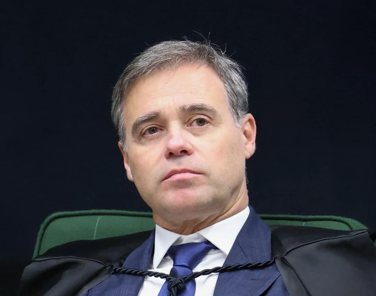 Ministro André Mendonça durante sessão no STF