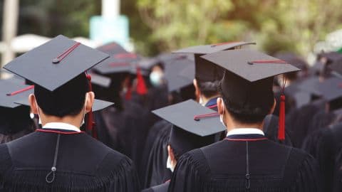 Estudantes durante colação de grau