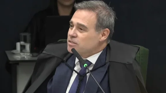 André Mendonça explicando a relação ente Vorcaro e o jogo do bicho