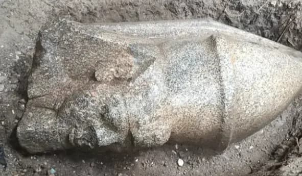 Estátua de Ramsés II