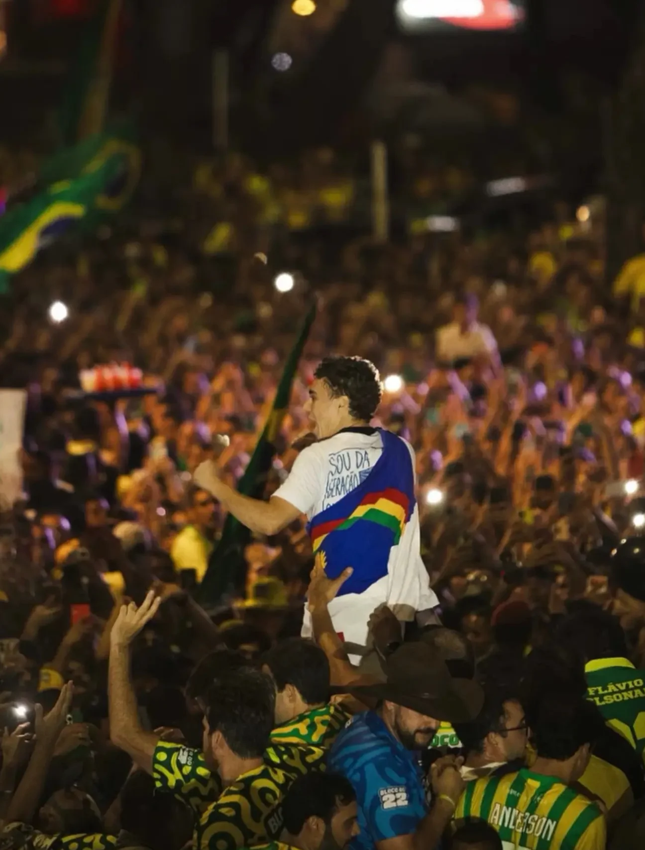 Multidão em ato de apoio a Flávio Bolsonaro no Nordeste