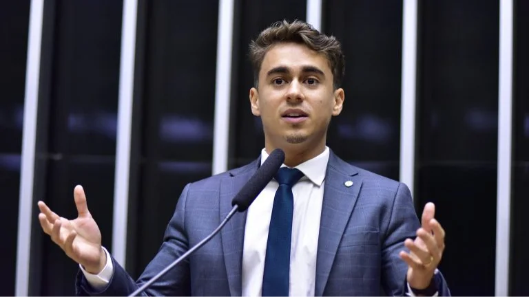 Nikolas Ferreira discursando na Câmara