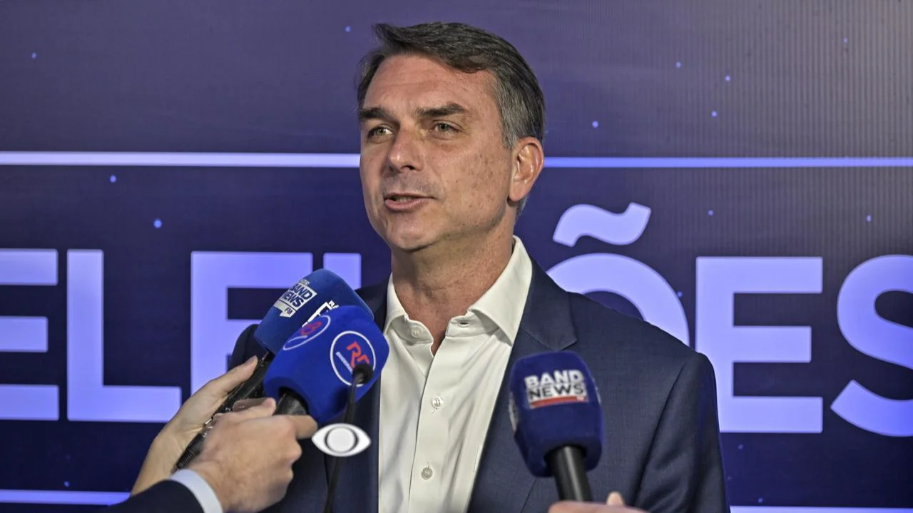 Entenda o caso de Ana Clara e a relação com Flávio Bolsonaro