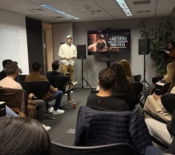 Brasil paralelo levou influenciadores para assistir seu primeiro filme internacional
