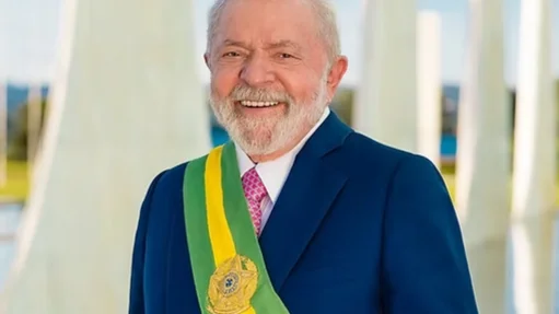 Lula com a faixa presidencial