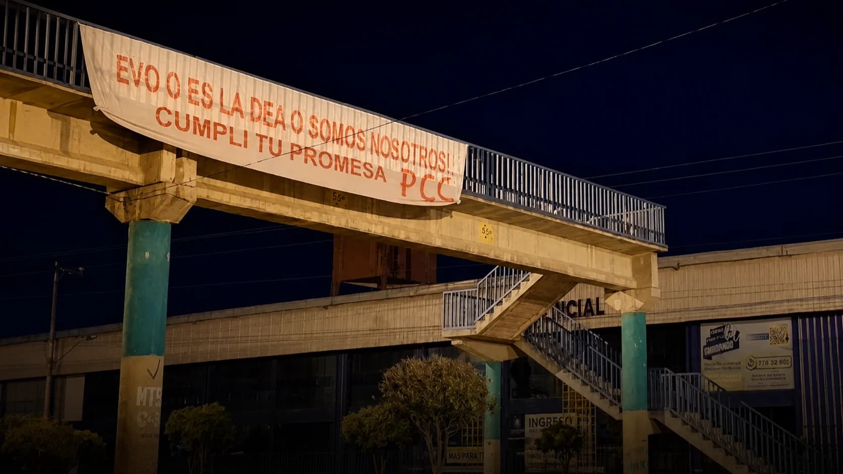 Faixa do PCC pressionando presidente de esquerda