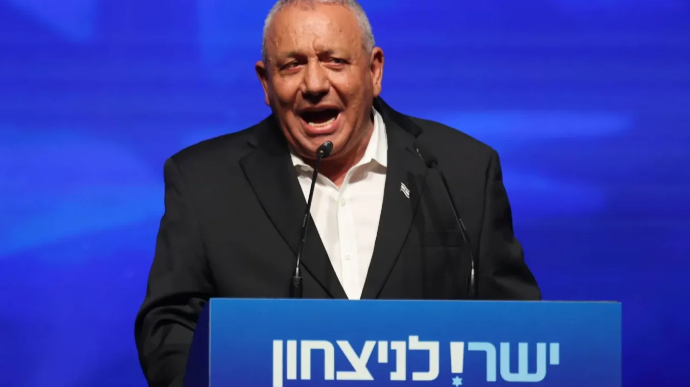 Gadi Eisenkot discursa em evento do partido Yashar
