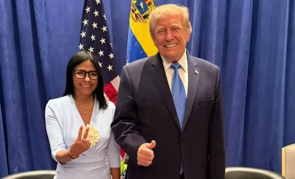 Delcy Rodriguez em foto ao lado de Trump, venezuela virou aliada dos EUA