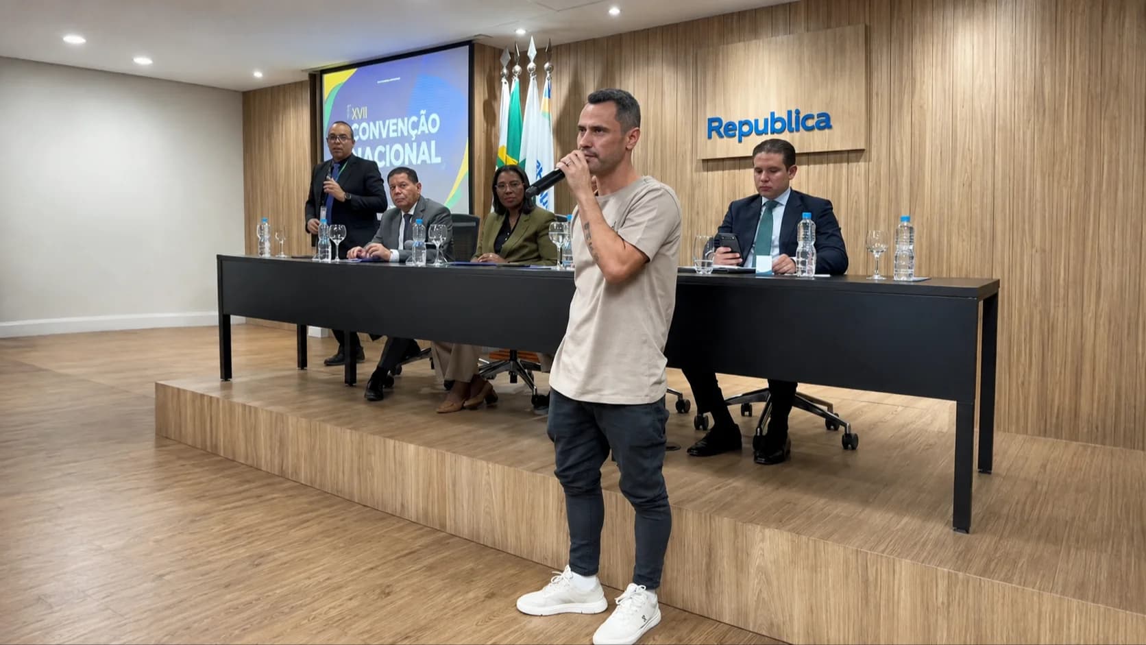 Cleitinho durante convenção nacional do Republicanos